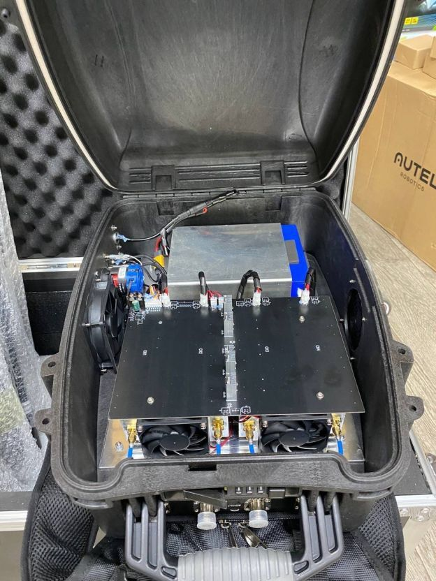 Гарпия CKJ-1704-Mobile 300W мощный блокиратор квадрокоптеров Гарпия CKJ-1704-Mobile 300W мощный блокиратор квадрокоптеров