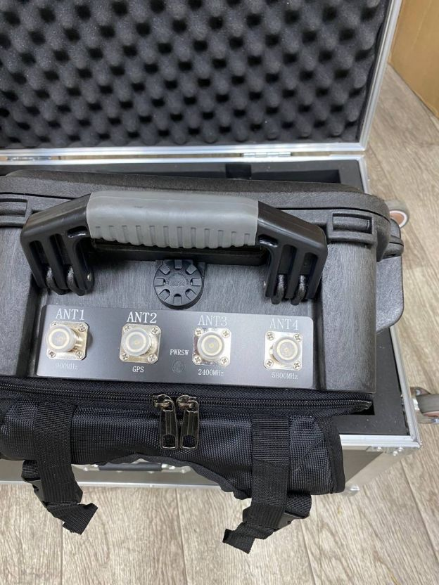 Гарпия CKJ-1704-Mobile 300W мощный блокиратор квадрокоптеров Гарпия CKJ-1704-Mobile 300W мощный блокиратор квадрокоптеров